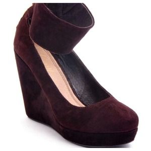 🔴SOLD🔴Ankle wrap dark brown suede wedges