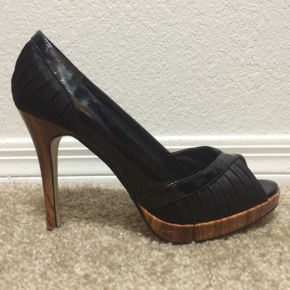 Black pumps - Picture 1 of 4