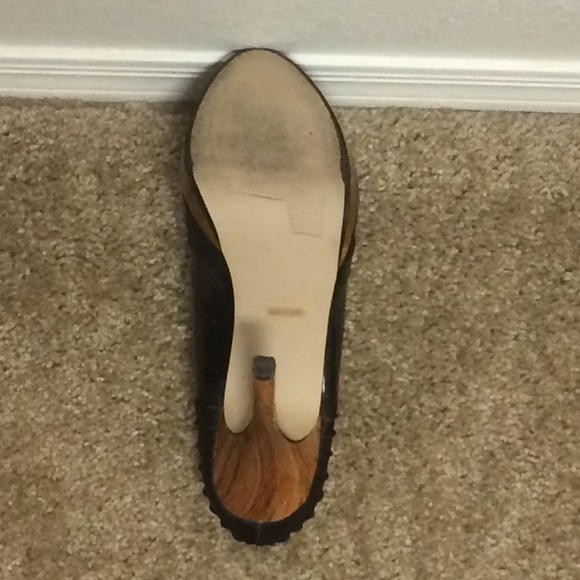 Black pumps - Picture 3 of 4