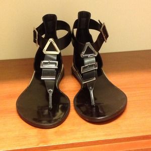 Sandals with buckle