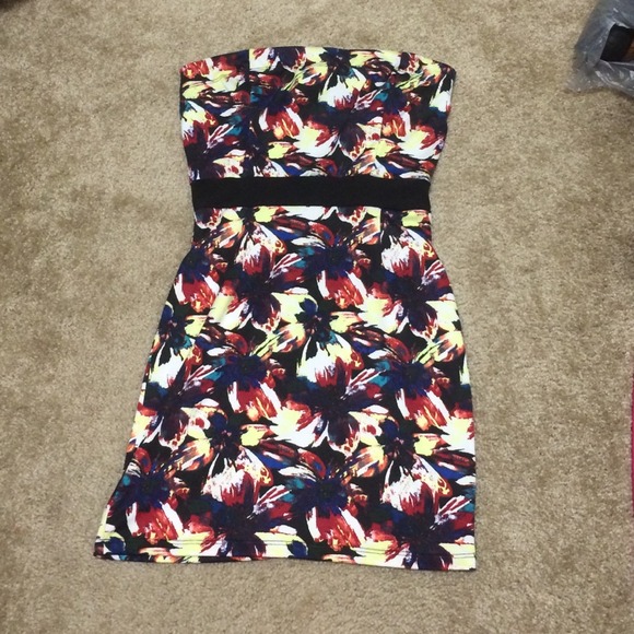 Flower pattern strapless less dress - Picture 1 of 1