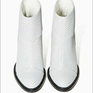 Shoe cult zinc bootie