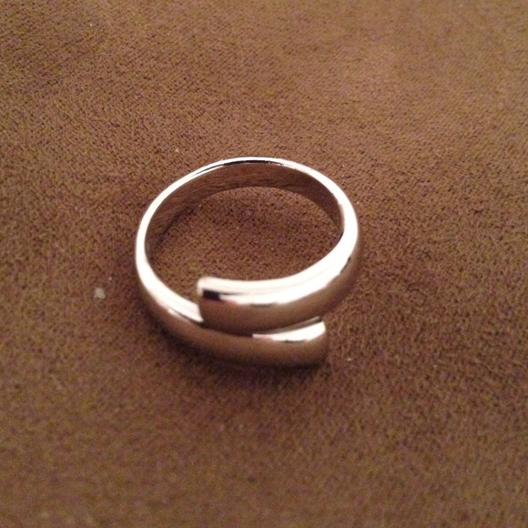 🔸sold🔸 silver Lia Sophia size 7 ring. - Picture 2 of 2