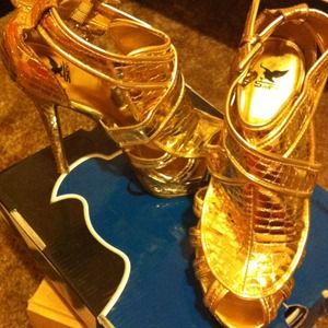 Gold Shiekh platforms