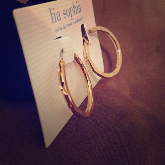 Gold hoop Lia Sophia earrings - Picture 1 of 4