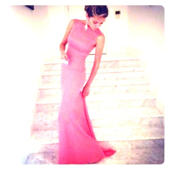 SOLD !!!!!!MAKE AN OFFER 🎉Backless Prom dress