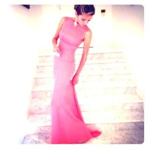 SOLD !!!!!!MAKE AN OFFER 🎉Backless Prom dress