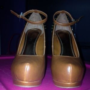 Brown/Tan pump heels?
