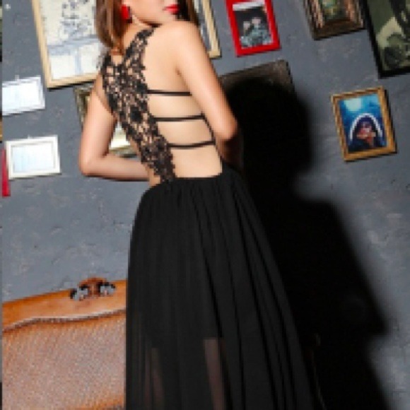 BLACK MAXI DRESS WITH CUTE CUTOUT BACK. NWOT - Picture 1 of 4