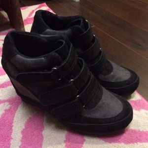 Wedge sneakers