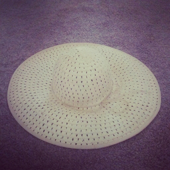 Floppy sun hat