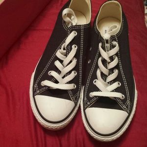 Converse tennis shoes black