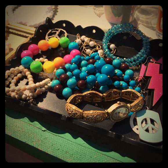 ♥️Jewelry lot ! Earrings,necklaces & more!