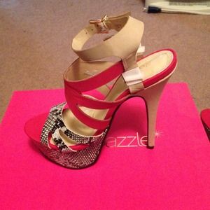 "TARJA" shoedazzle platform pumps