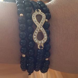 Very Pretty set of 4 bead bracelet