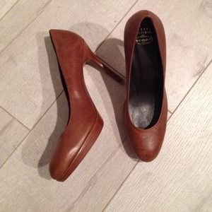 Stuart Weitzman pumps! From scoop NYC