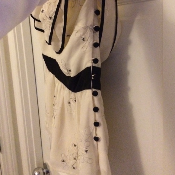 Kenar Dress Top - Picture 2 of 4