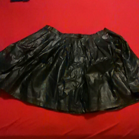 Skirt - Picture 2 of 2