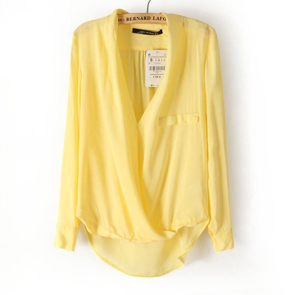 BUNDLED 🎉5xHP🎉Beautiful draped blouse - Picture 2 of 3