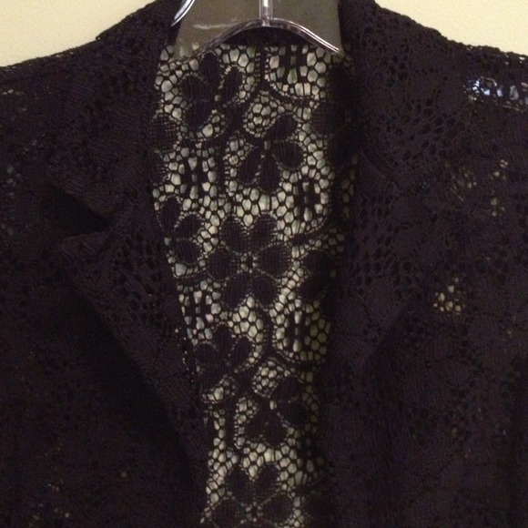 SOLD Cropped black lace fitted blazer 💖💕💗 - Picture 2 of 2