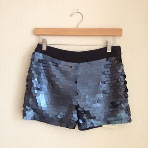 *NEVER WORN* Scallop sequenced shorts