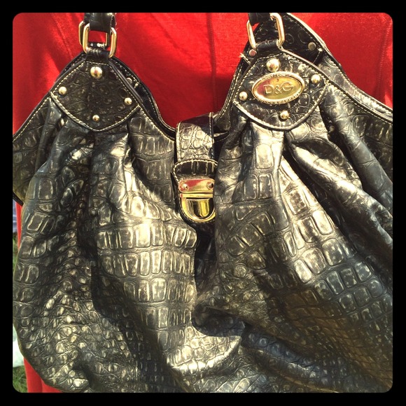 Dolce & Gabbana ♥️medium size handbag!