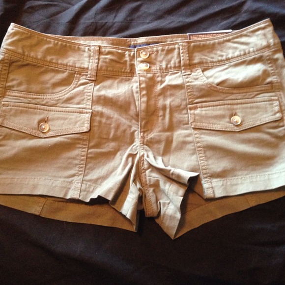 NWT AE green cargo shorts