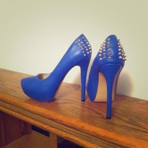 SOLD on Vinted!! Sexy Studded platforms!