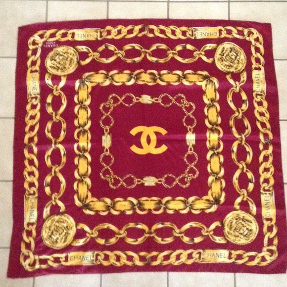 Chanel 31 Rue Cambon Paris Chain & Medallion Scarf