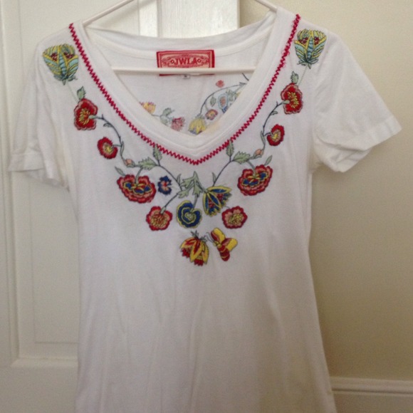 Embroidered white tee