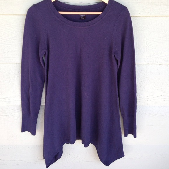 H&M NAVY HANKERCHEIF HEM SWEATER