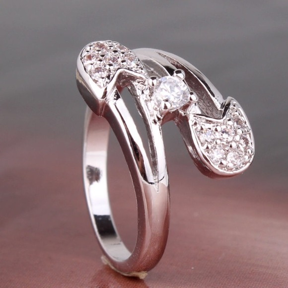 18k white gold GF Topaz Ring size 6