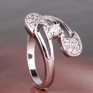 18k white gold GF Topaz Ring size 6