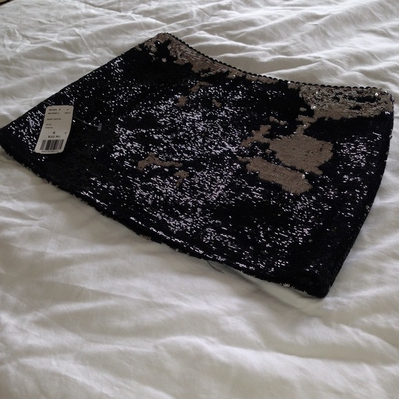 Sequins mini skirt - Picture 2 of 3