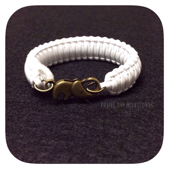 Jewelry - ELEPHANT CLASP bracelet