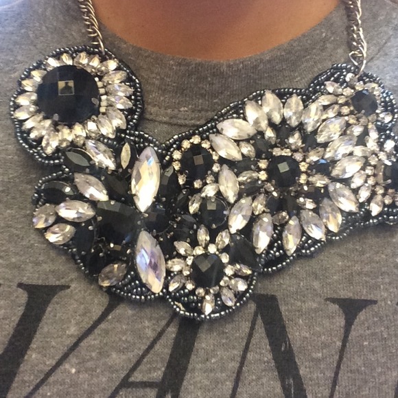 Bib necklace ✔️✔️ SOLD in bundle