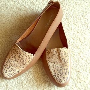 Tan & print flats