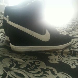 Nike Wedge Sneaker