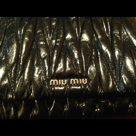 Authentic Miu Miu matelasse shoulder chain bag - Picture 2 of 4