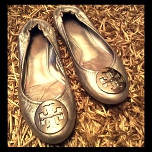 Authentic Tory Burch REVA Flat in silver