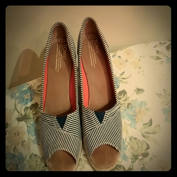 Tom's striped wedge shoes