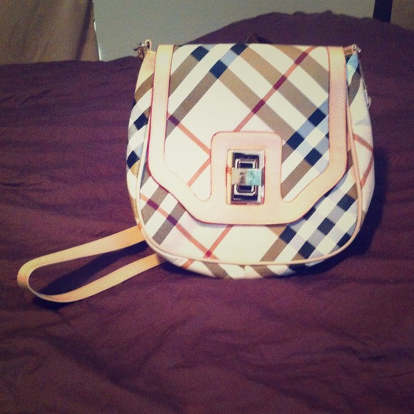 Burberry look a like never used crossbody💙