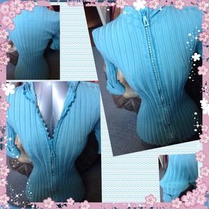 🎉HP🎉 7/28- PRETTY AQUA RHINESTONE ZIPPER TOP