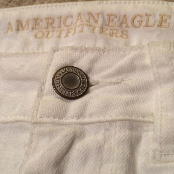 💯American Eagle Distressed Shorts - Picture 2 of 3