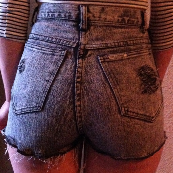 SOLD 🚫High Waisted destroyed shorts ❤️ - Picture 4 of 4