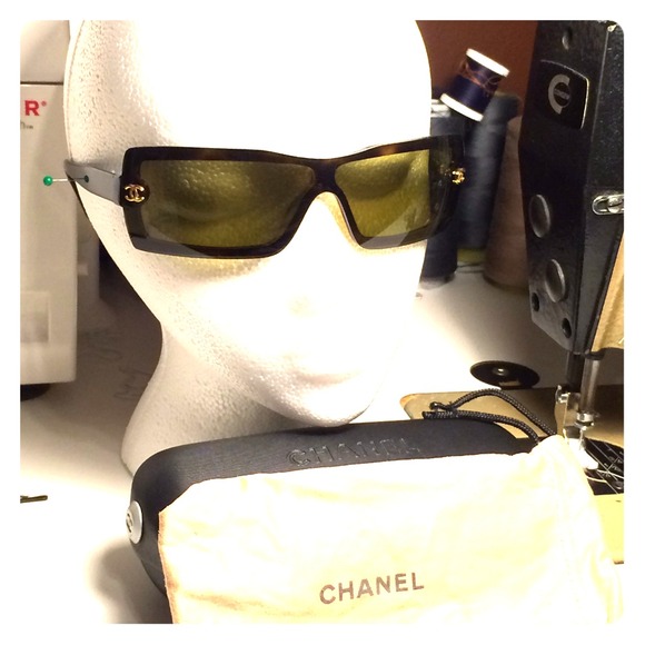 💯% Authentic Chanel sunnies