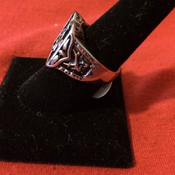 Ring - Picture 2 of 2