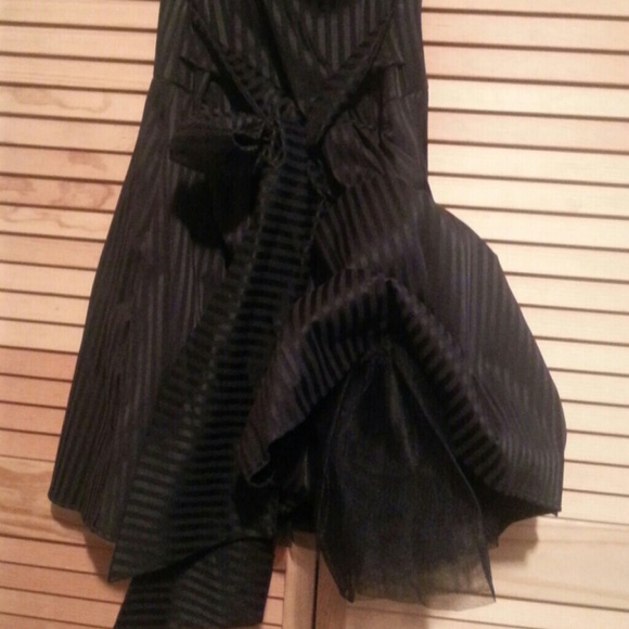 Pinstripe halter dress - Picture 2 of 2