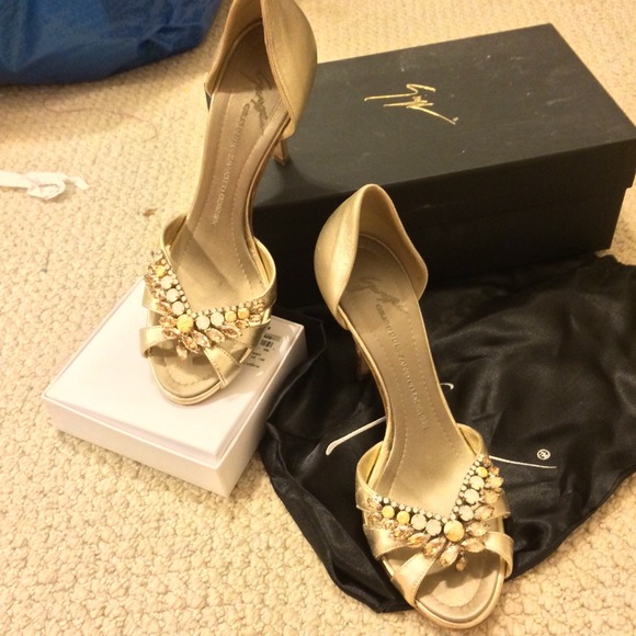 💯% Authentic Giuseppe Zanotti d'orsay sandals - Picture 2 of 4