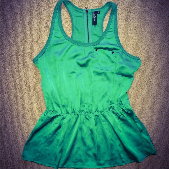 🍀GREEN SILK TANK🍀 - Picture 2 of 4